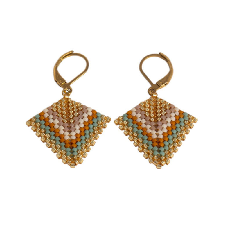 Aretes Ruanas